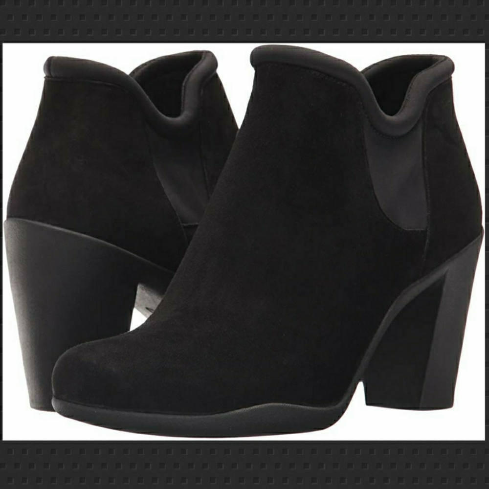 Clarks Suede Adya Bella Artisan Booties - EUC - Picture 1 of 9